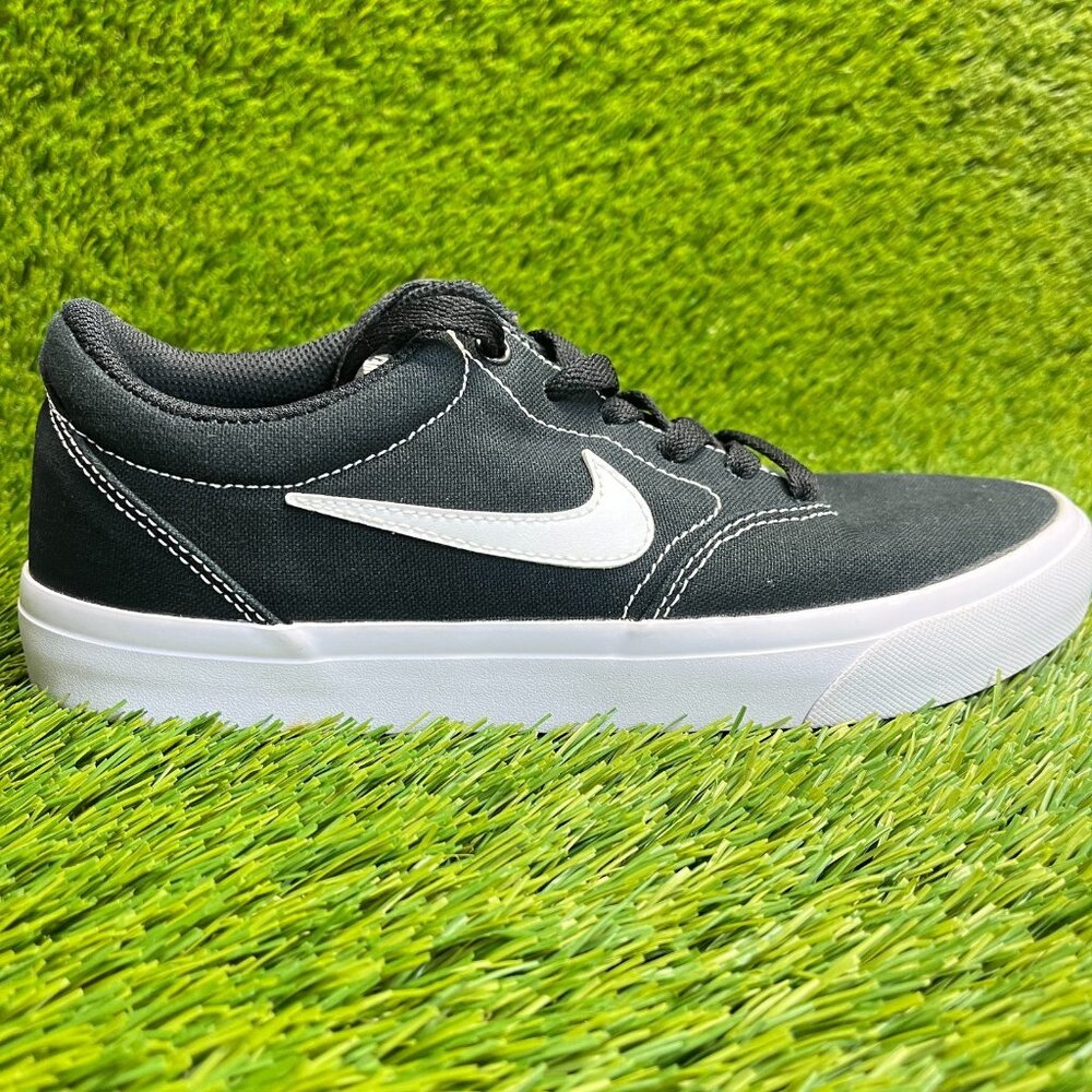 Nike SB Charge Boys Size 7Y Black White Athletic Running Walking Shoes Sneakers